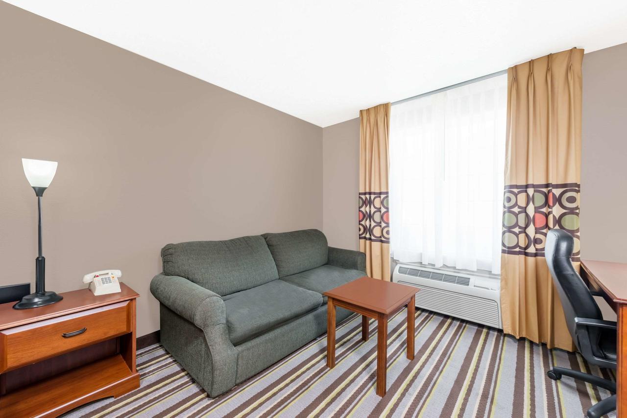 Super 8 By Wyndham Bolivar Extérieur photo